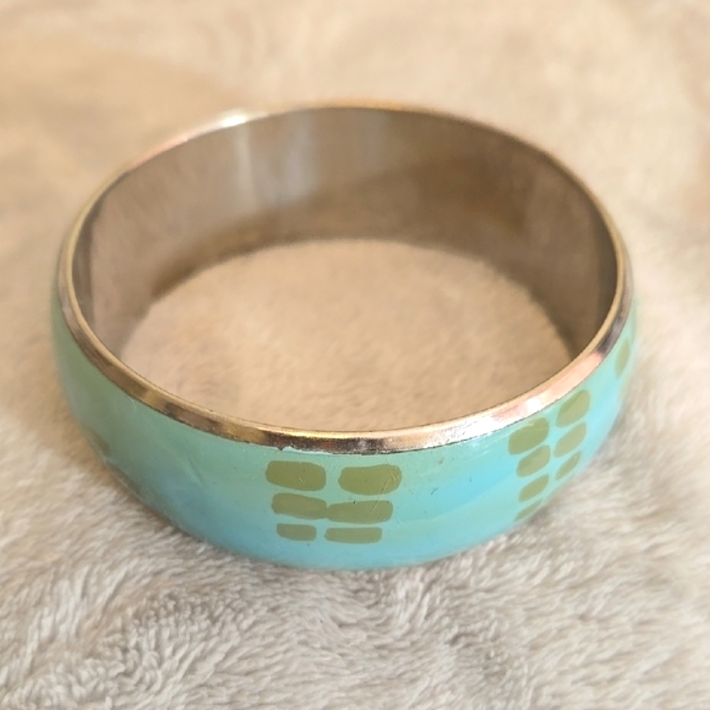 #034 Elegant Silver and Green Bangle - Picture 2 of 3